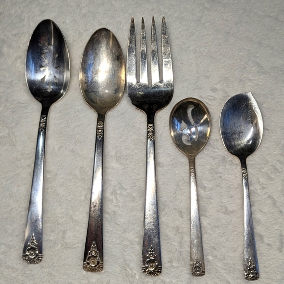 Vintage W.M. Rogers 5 Piece Reinforced Silver Plated Serving Ware - Picture 4 of 8